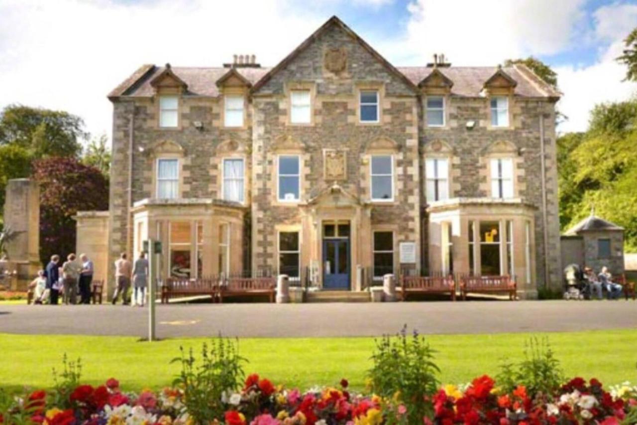 Stunning 2-Bed Apartment In Hawick Bagian luar foto