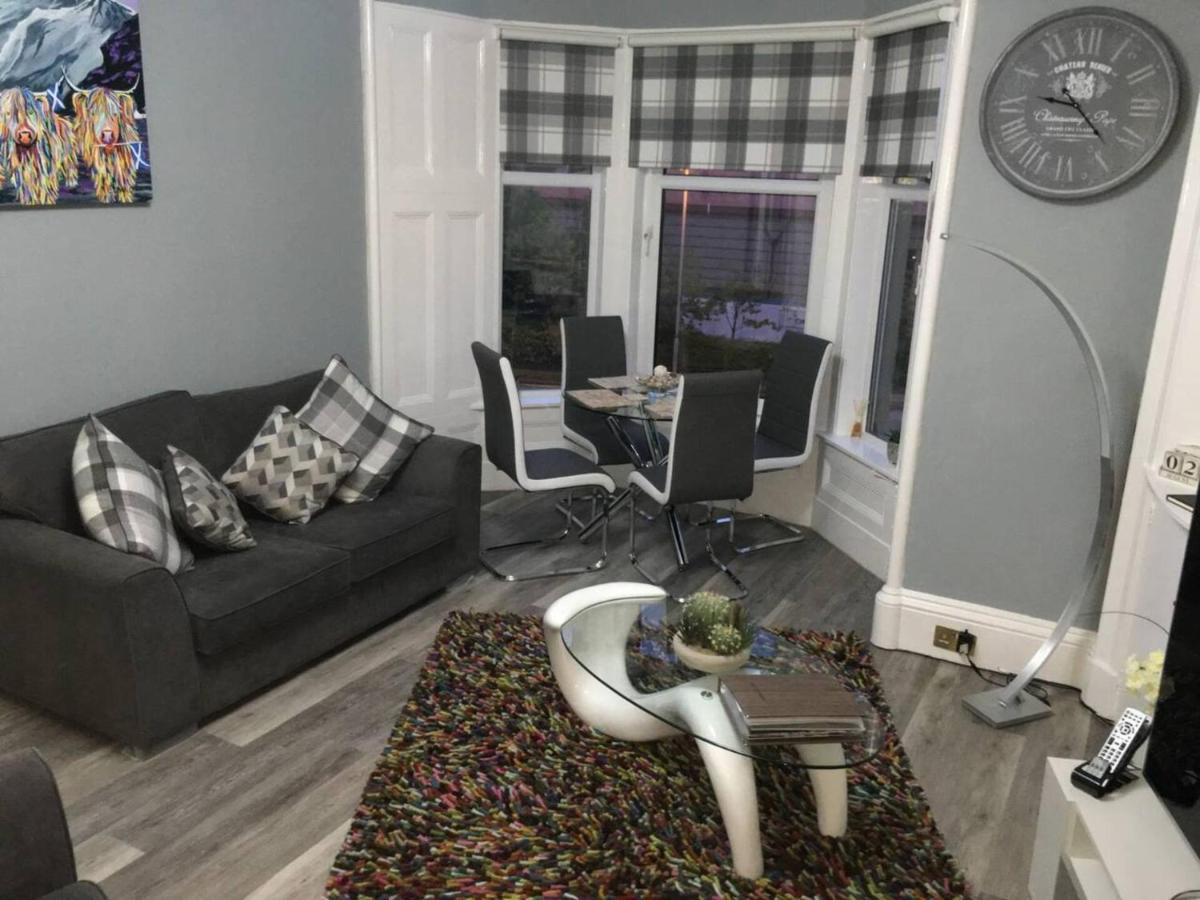 Stunning 2-Bed Apartment In Hawick Bagian luar foto